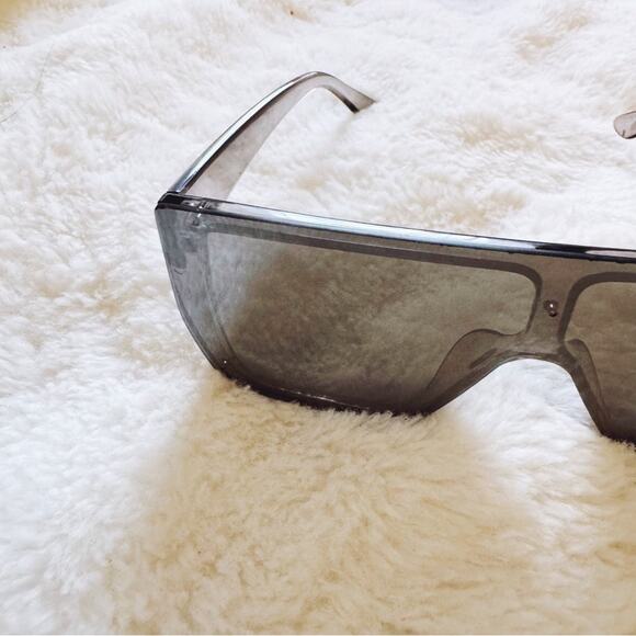 Greta Gray Oversized Statement Sunglasses - Picture 6 of 10